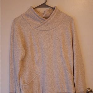 Active pull over sweater